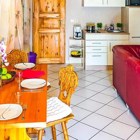 Ferienwohnung Sommersdorf شقة *